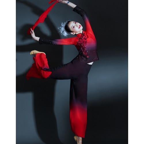 Red with black gradient colored Chinese folk Yangko costumes for women Chinese Classical dance dress umbrella yangko fan dance wear